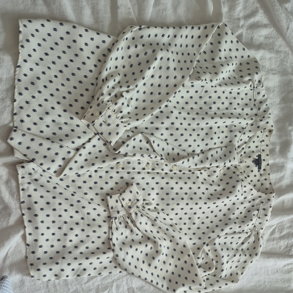 Ann Taylor Blouse, M - Medium, Ivory with Dainty Navy Pattern